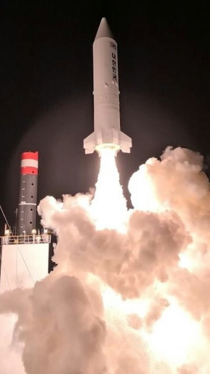 국방부는 2022년 12월 30일 있었던 고체연료 추진 우주발사체 2차 시험비행에서 1차 시험비행 때보다 진일보한 성공을 거뒀다고 밝혔다. 사진 제공=국방부
