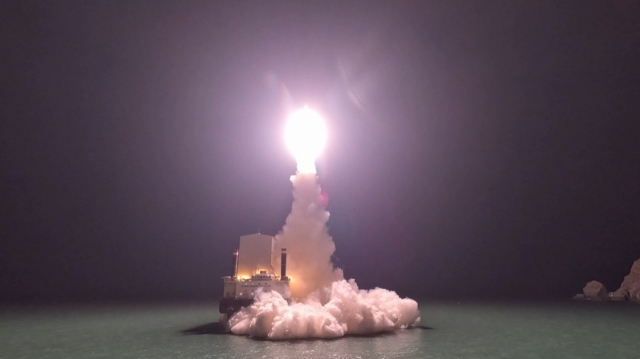 국방부는 2022년 12월 30일 국방과학연구소 종합시험장 인근 해상에서 국내 기술로 개발한 고체추진 우주발사체 성능 검증을 위한 두 번째 비행시험에 성공했다고 밝혔다. 사진 제공=국방부
