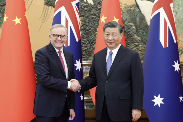 앤서니 앨버니지(왼쪽) 호주 총리가 6일 중국 베이징을 방문해 시진핑 중국 국가주석과 만나고 있다. 신화연합뉴스