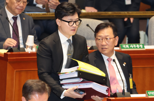 한동훈, 野 탄핵 논의에 '국정 마비시키겠다는 불법 탄핵'