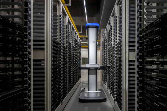 네이버 데이터센터 ‘각 세종’의 자산관리 자동화 로봇 ‘세로’. 사진 제공=네이버
