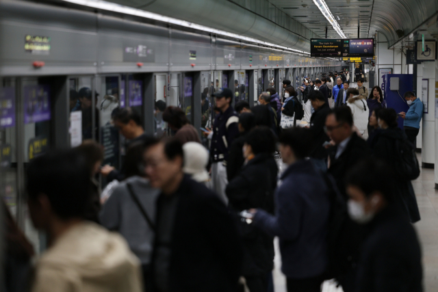 '출근은 했는데 퇴근이 걱정'…서울 지하철 파업에 퇴근길 혼잡 우려