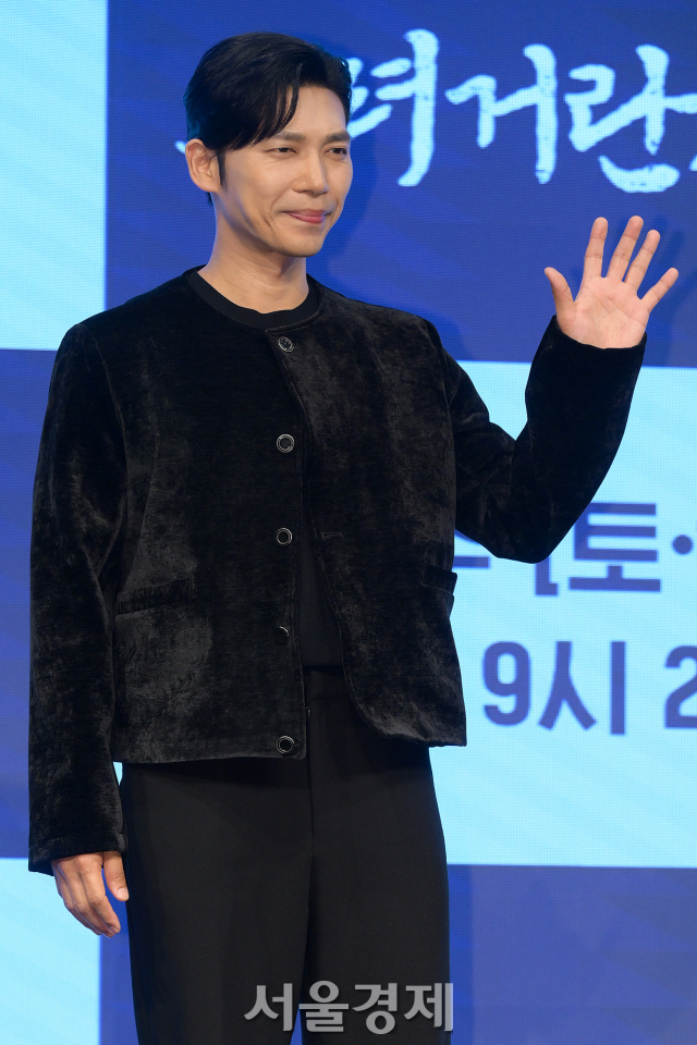 배우 지승현이 9일 오후 서울 구로구 더 세인트에서 진행된 KBS 새 드라마 ‘고려 거란 전쟁’(극본 이정우/연출 전우성) 제작발표회에서 포즈를 취하고 있다. 김규빈 기자