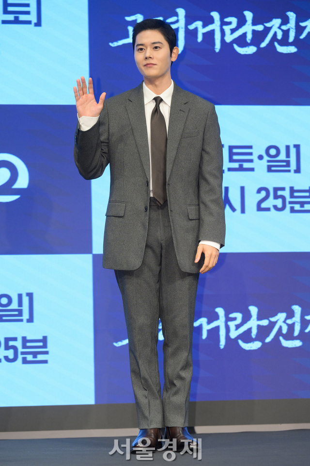 배우 김동준이 9일 오후 서울 구로구 더 세인트에서 진행된 KBS 새 드라마 ‘고려 거란 전쟁’(극본 이정우/연출 전우성) 제작발표회에서 포즈를 취하고 있다. 김규빈 기자