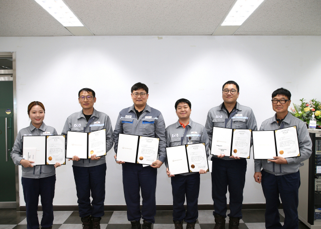 10일 한화오션 거제사업장에서 열린 자동화 경진대회 시상식에서 수상자들이 기념 촬영을 하고 있다. 사진 제공=한화오션