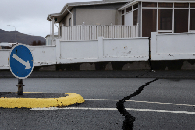 아이슬란드 화산 폭발 임박…주민 3000명 대피