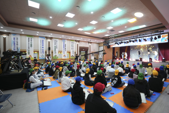 지난 4일 83명의 중학생이 참여한 ‘2023 강북구 역사 골든벨’이 강북구청 대강당에서 열렸다. 사진제공=강북구