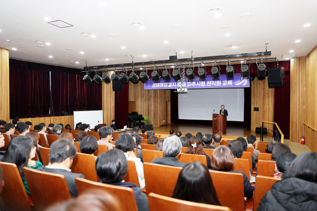 강연하는 김원준 전 경기남부경찰청장. 사진 제공=파주시