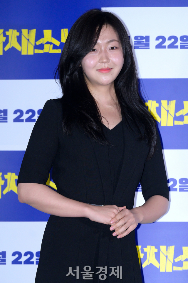 배우 서혜원이 13일 오후 서울 용산구 CGV 용산아이파크몰에서 진행된 영화 ‘사채소년’(감독 황동석) 언론배급시사회 및 기자간담회에서 포즈를 취하고 있다. 김규빈 기자