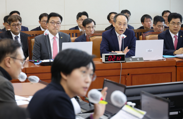 [단독]野 '횡재세'까지 부수법안 지정신청…정치권 세법공세에 예산통과 초비상