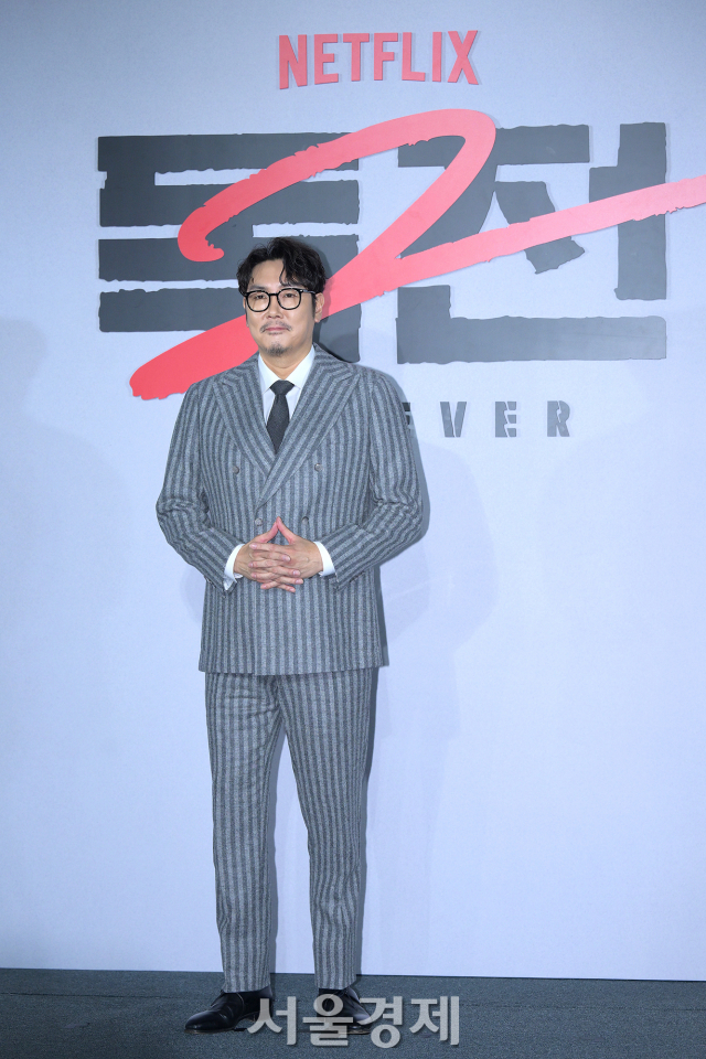 배우 조진웅이 14일 오전 서울 용산구 CGV 용산아이파크몰에서 진행된 넷플릭스 영화 ‘독전2’(감독 백종열) 제작보고회에서 포즈를 취하고 있다. 김규빈 기자