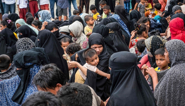 인도네시아에 상륙한 로힝야 난민들. 사진=AFP 연합뉴스
