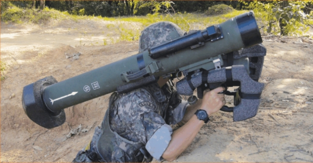 LIG넥스원이 생산 중인 휴대용 대전차 미사일 ‘현궁’. 사진 제공=LIG넥스원