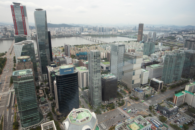 경기 침체에 코스피 상장사 매출 3.4% 감소…전기전자 영업익 78% '뚝'