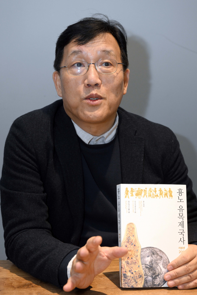 정재훈 경상국립대 교수가 ‘흉노’ 역사에 대해 설명하고 있다. 이호재 기자.