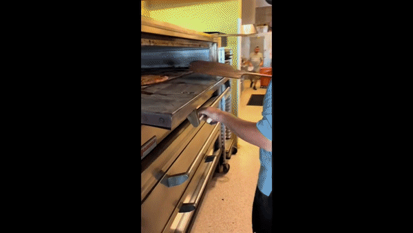 피자 요리사 제이 라이언이 폭로한 '피자 빼먹기' 수법. 틱톡 영상 캡처