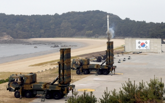 보령 대천사격장에서 열린 ‘한국형 패트리어트’으로 불리는 중거리 지대공미사일(M- SAM 2) ‘천궁-2’ 실사격장면. 사진 제공=방위사업청