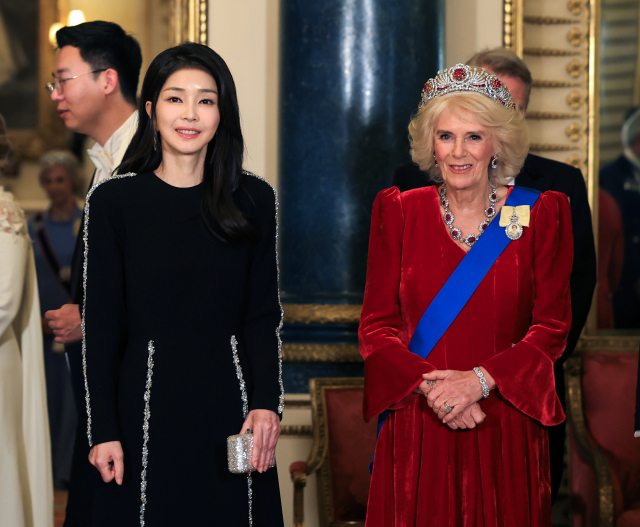 '나이 거스르는 외모 놀랍다'…김건희 여사 외모·패션에 감탄한 영국