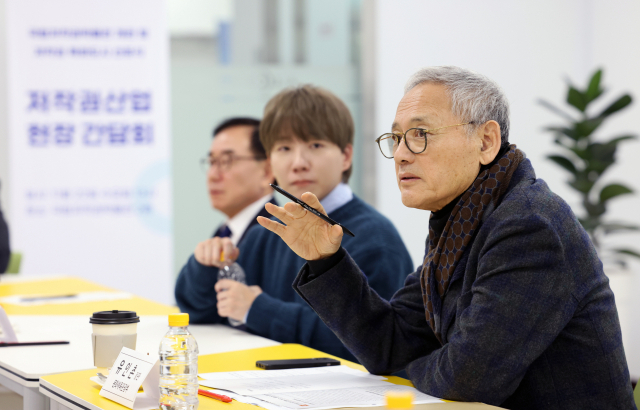 유인촌 문체부 장관이 22일 ‘국립저작권박물관’에서 저작권 현장 간담회를 하고 있다. 사진 제공=문체부