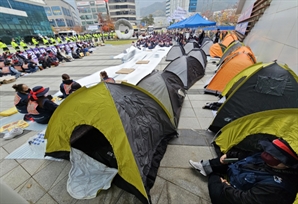 건보 콜센터 파업 22일째…민원 집중기에 상담전화 먹통으로 국민 불편만가중