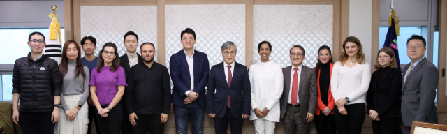 영국 케임브리지대 부설 밀너연구소 연구원들이 최근 인천경제자유구역을 방문해 송도 분원을 위한 현지 답사를 했다. 사진제공=인천경제자유구역청