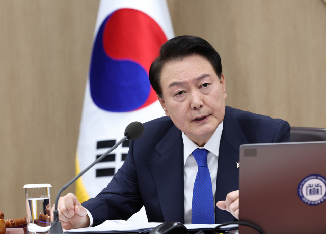 尹 '정부 온라인 민원 장애, 사이버공격 가능성·고질적 관행 면밀 분석해야'