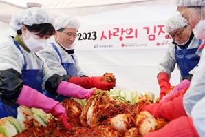 철도공단 임직원, 사랑의 김장나눔으로 따뜻한 희망 전파