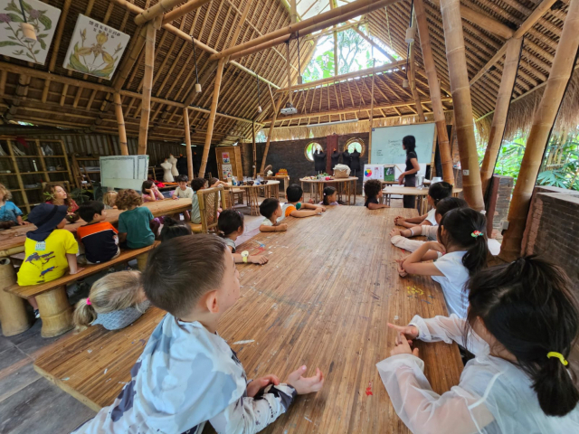 발리에서 열린 캠프에서 학생들이 수업을 하고 있다. 사진 제공=마이리얼트립