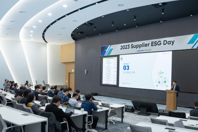 김동중 삼성바이오로직스 경영지원센터장이 지난 28일 ‘공급망 ESG 데이’에서 개회사를 발표하고 있다. 사진 제공=삼성바이오로직스