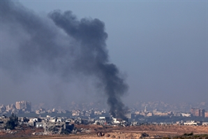 이스라엘, 휴전 종료 이후 400곳 공습… 가자지구 정부 "240명 사망"