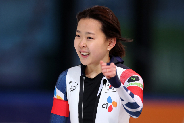 김민선이 3일 스피드스케이팅 월드컵 3차 대회 여자 500m 디비전A에서 우승한 뒤 기뻐하고 있다. 출처=ISU 공식 페이스북