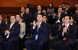 [속보]尹 “무역의 역사가 곧 경제발전사”…무역의날 기념식 참석