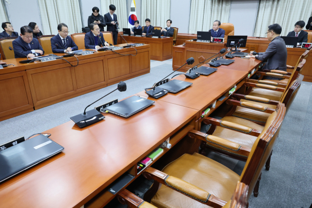 6일 국회 운영위원회 전체회의가 여당 의원들이 불참한 가운데 열리고 있다. 국민의힘 이양수 의원은 여당 간사 자격으로 참석했다. 연합뉴스