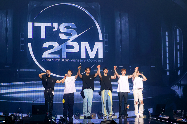 데뷔 15주년 콘서트 'It’s 2PM'를 개최한 투피엠 / 사진=JYP엔터테인먼트