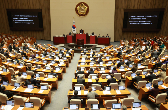 尹대통령 거부 '노조법·방송법', 국회 재투표 부결…법안 폐기