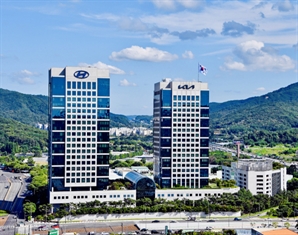 14년만의 지각변동…정의선의 현대차, 삼전 누르고 연간 영업익 1위