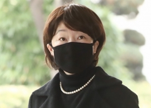 '김건희 여사 조롱 글' 진혜원 검사 "'쥴리 의혹' 특정해 달라…방어권 행사 어려워"