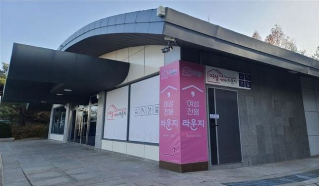 '여성 ex-라운지' 내·외부의 모습. 사진 제공=한국도로공사