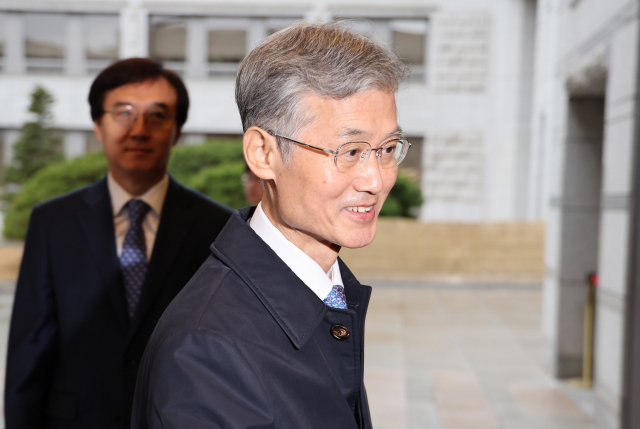 조희대 신임 대법원장이 지난 11일 오전 서울 서초구 대법원으로 출근하고 있다. 연합뉴스