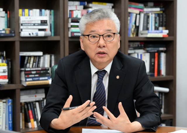 홍성국 더불어민주당 의원. 권욱 기자