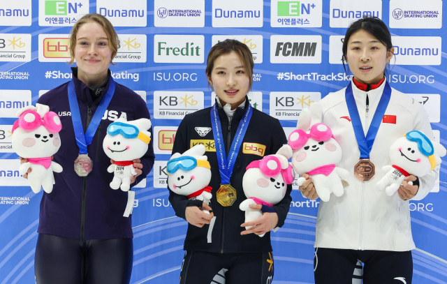여자 1500m 금메달 김길리(가운데). 연합뉴스