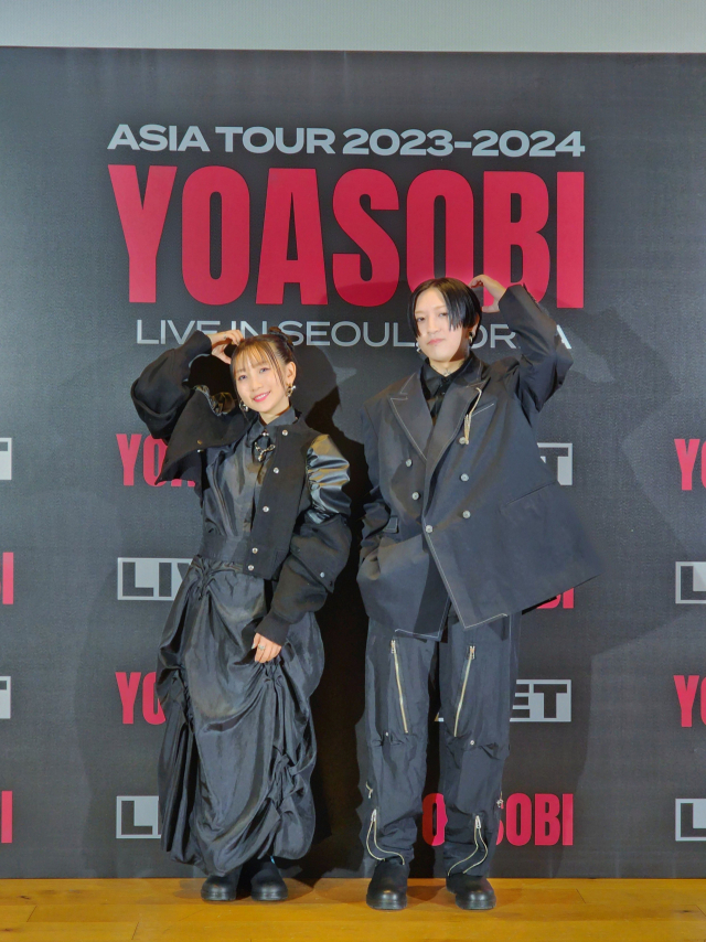 밴드 요아소비 이쿠라(왼쪽), 아야세(오른쪽) / 사진=리벳(LIVET), Kato Shumpei(카토 슘페이)