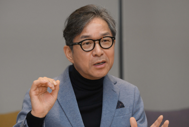 이상원 램리서치코리아 대표가 11일 서울경제신문과의 인터뷰에서 한국 반도체 생태계 발전 방안에 대해 설명하고 있다. 이호재 기자