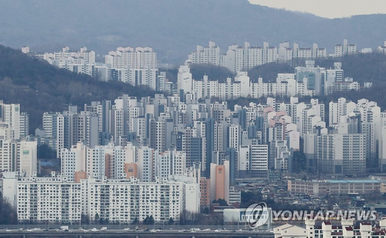 서울 아파트값 낙폭 확대…전세가는 상승세 유지[집슐랭]