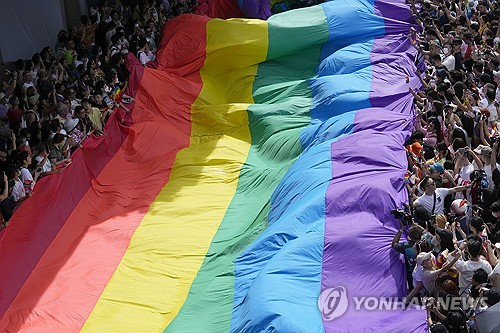 태국, 동성결혼 합법화 초읽기…하원, 초안 압도적 찬성