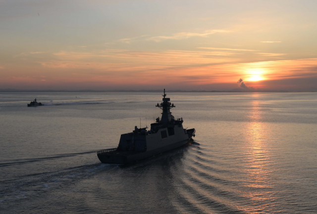 해군의 신형 호위함 천안함(FFG-Ⅱ·2,800t급)이 지난 23일 해군 2함대사령부에 입항하고 있다. 사진 제공=해군