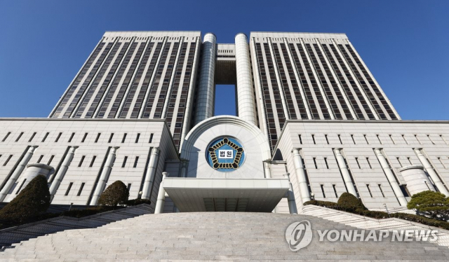 서울중앙지검 청사 침입해 ‘검사 의자’ 흉기로 난도질한 20대女…법원 처벌은