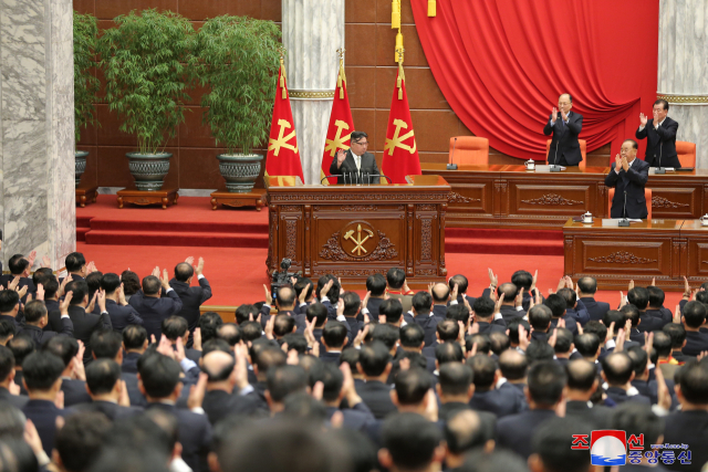 북한은 지난 26일부터 개최되었던 연말 전원회의가 30일 결속됐다고 조선중앙통신이 31일 보도했다. 조선중앙통신·연합뉴스