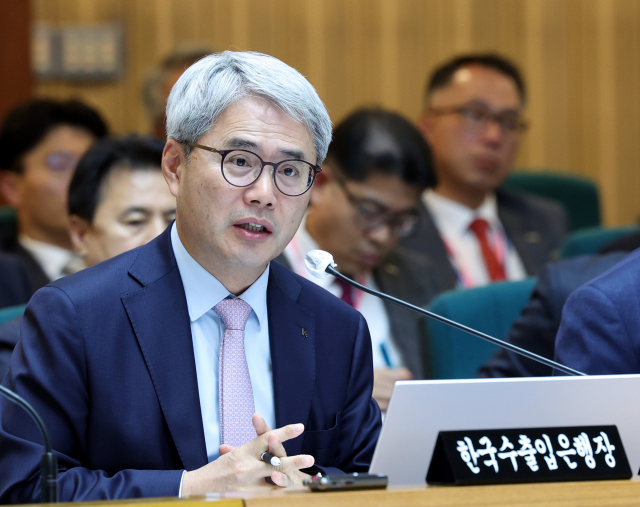 2023년 10월 24일 오전 서울 영등포구 한국수출입은행 본점에서 열린 국회 기획재정위원회의 수출입은행과 한국조폐공사, 한국투자공사(KIC) 등에 대한 국정감사에서 윤희성 수출입은행장이 국민의힘 박대출 의원의 질의에 답변하고 있다. 연합뉴스.