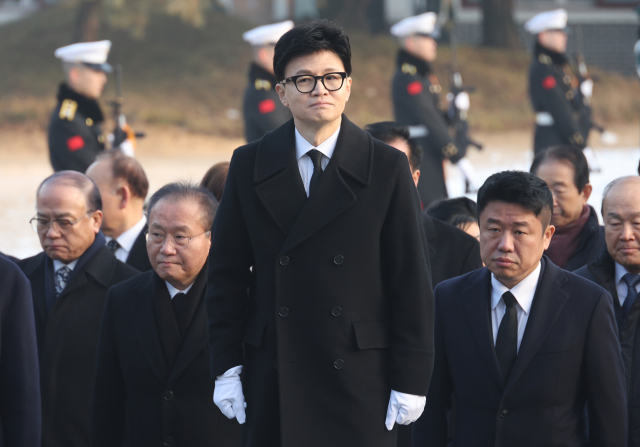 한동훈 국민의힘 비상대책위원장이 1일 국립서울현충원을 참배하고 있다. 연합뉴스